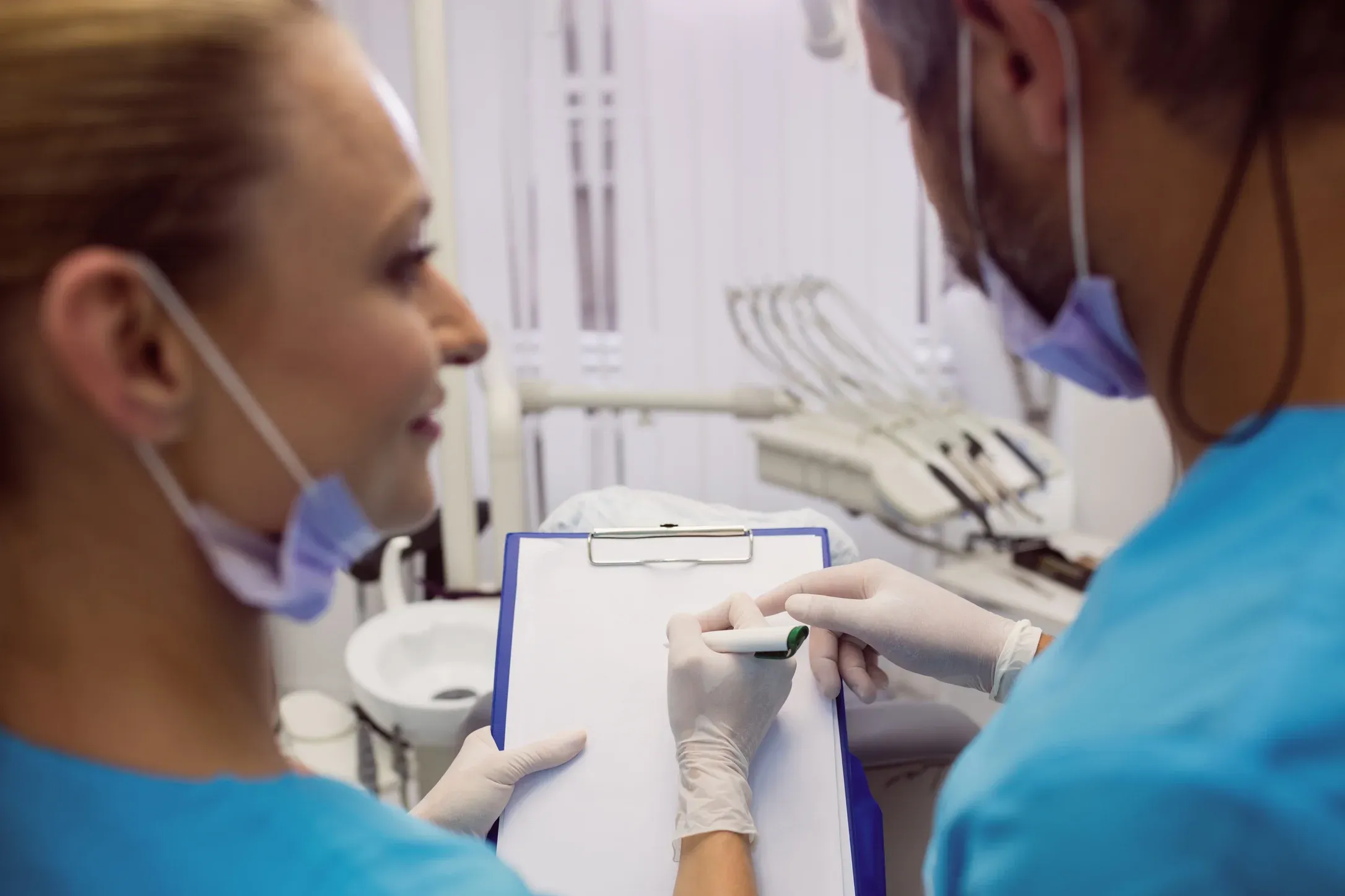 dentists-interacting-with-each-other (1).webp